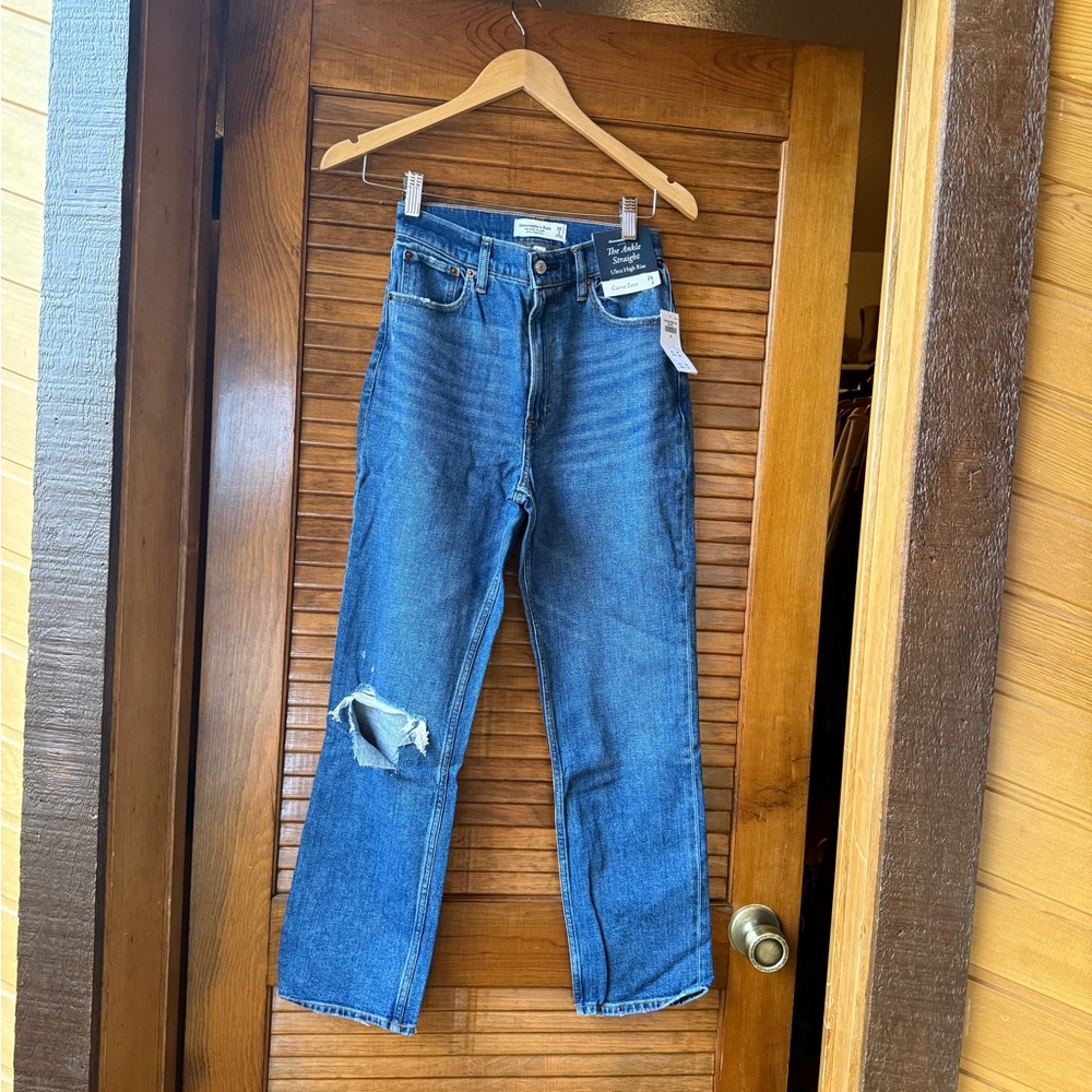 Abercrombie & Fitch Distressed Blue Jeans Straight Crop